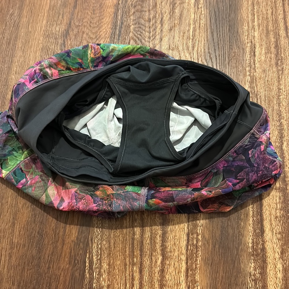 Lululemon Speed Up Size 4 - image 4